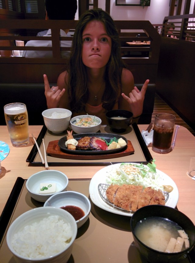 (Valentine ne fait pas la grimace ici, c'est sa vraie tête)